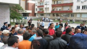 Ромите от бл 20 в Ямбол готови за палатков лагер