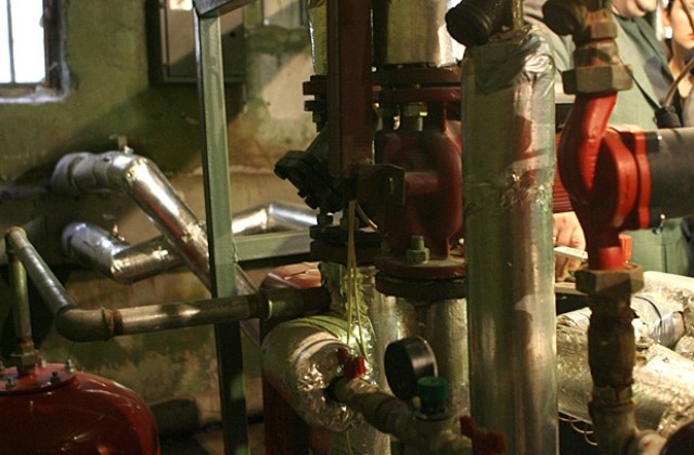 Пускат топлата вода на Студентския град в София