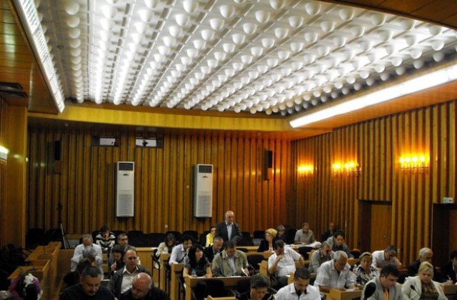В Разград режат от заплатите на съветниците и заради закъснение