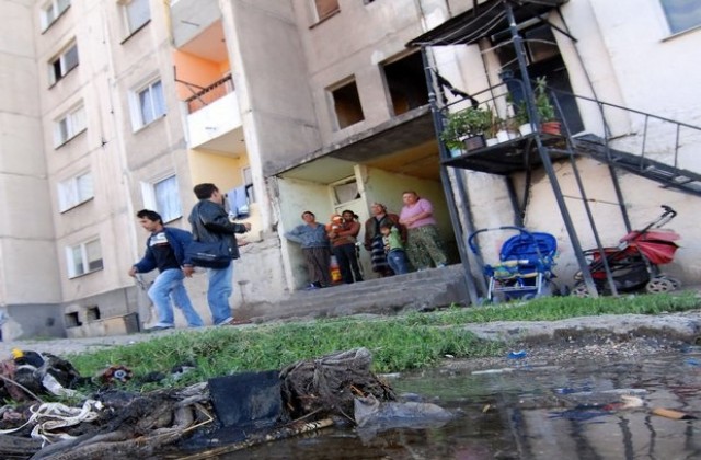 Отпадни води заливат скандалния блок 42 в Орфей