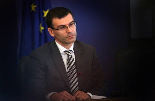 Дянков: Догодина данъците няма да скачат, заплатите няма да падат