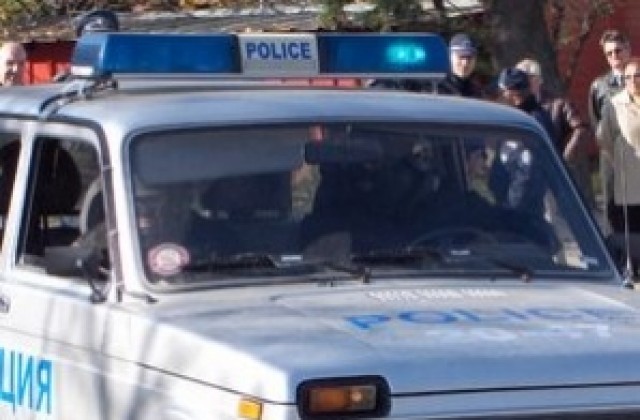Полицаи разгонват улично родео