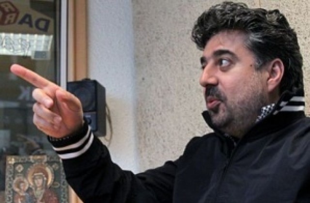 Димитър Митовски: Протестираме срещу отношението към културата