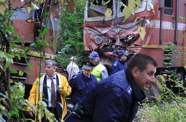 Шестима от пострадалите при влаковата катастрофа остават в Пирогов