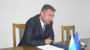 Купуват радиатори и климатици за школата на парно