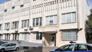 Крадец си тръгна с ловен полуавтомат и карабина