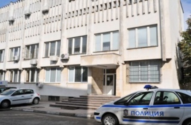 Крадец си тръгна с ловен полуавтомат и карабина