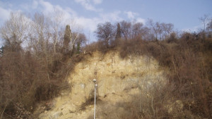 Укрепването на ската в Морската градина се бави