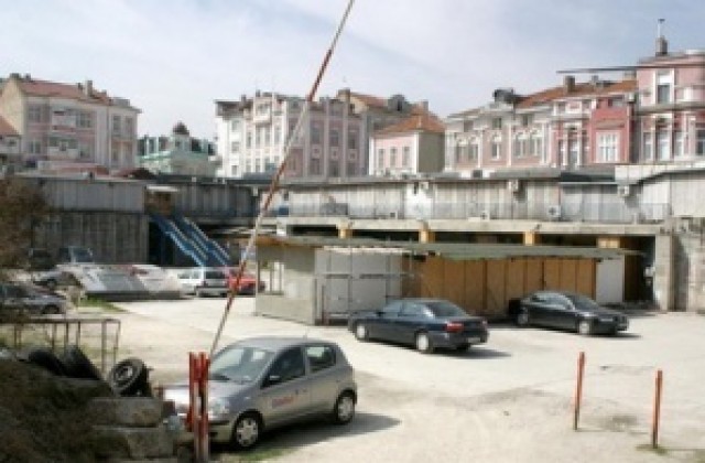 Общината съди Търговски дом за наемите около Дупката