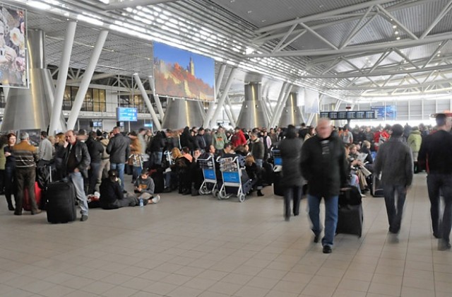Изтеглят Гранична полиция от проверките на пътници и товари на летището