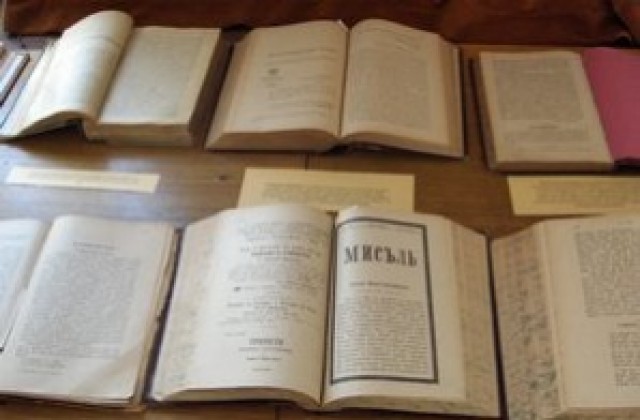 Инициатива на читалище Зора: Купи книга - подари я!