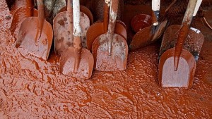 Година ще почистват шлаката в Унгария