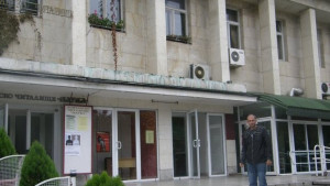 Откраднаха буквите от надписа на Ловешкия театър