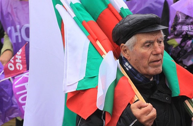 Решават до дни как ще се увеличават стажът и възрастта за пенсия