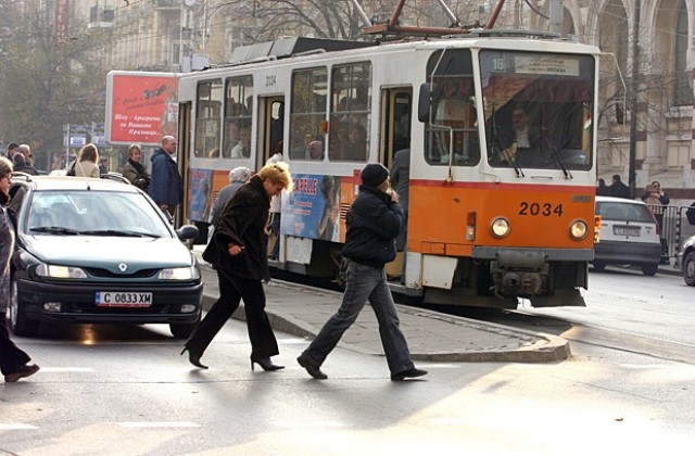 Промени в движението на два трамвая