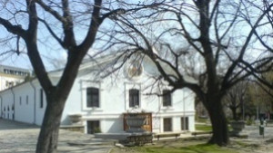 Младежки център поема грижата за неподдържани гробове на свещеници и