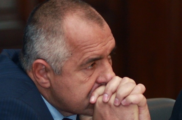 Премиерът в Бургас: Събаряме или конфискуваме незаконните палати