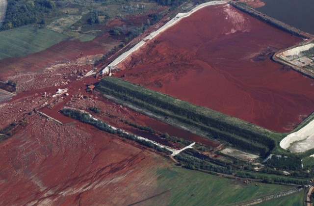 Не са забелязани нови пукнатини по хвостохранилището на унгарския алуминиев завод