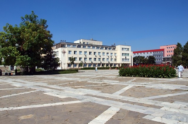 Всеки чака бялата лястовица