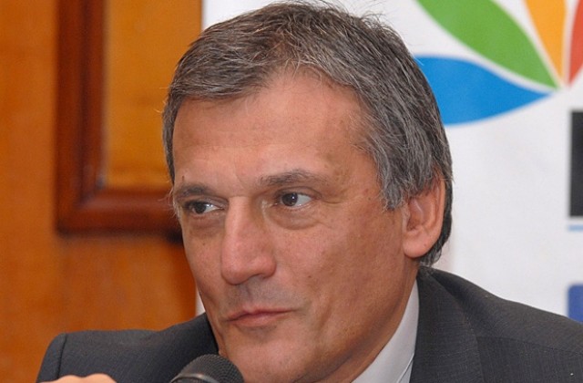 Петър Диков изненадан от архитектурните постижения, снимани от НАП