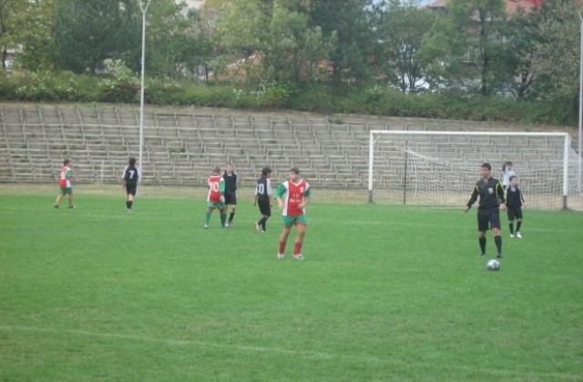 Тимът на ОУ Св. Св. Кирил и Методий спечели общинското първенство по футбол