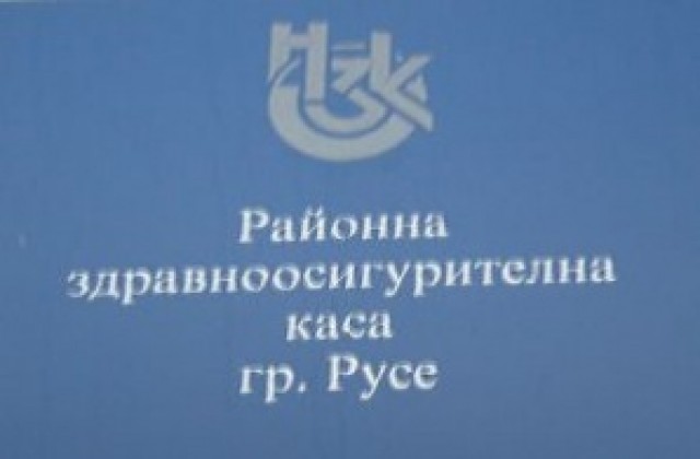 Сградите на Здравната каса и Гимназията по туризъм се рушат