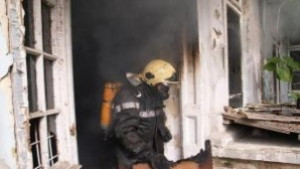 Пожар изпепели част от сградата на бившето Военно окръжие