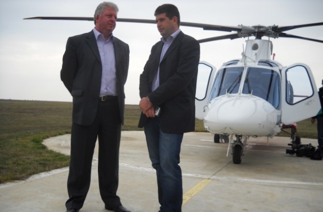 Огромна къща с езеро впечатли летящите данъчни край Варна