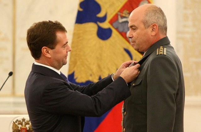 Медведев удостои главен комисар Валентин Ангелов с орден За храброст