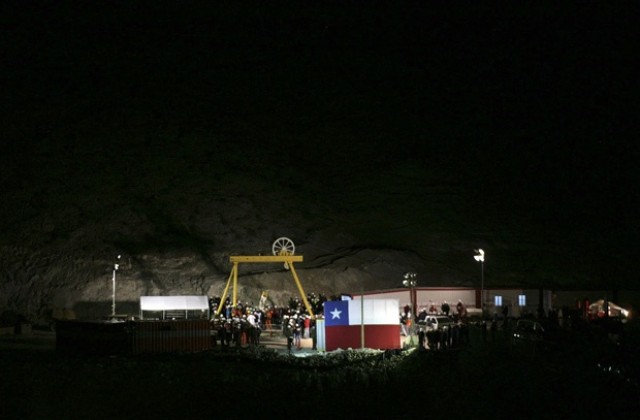 33-мата миньори бяха изведени на повърхността след 69 дни под земята