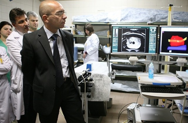 Здравният министър проверява ценовите листи на болниците