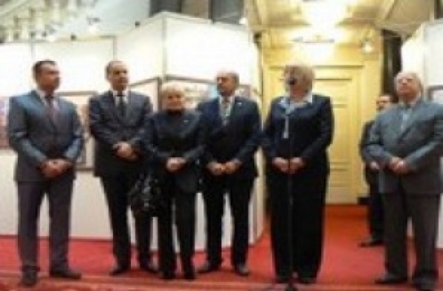 Откриха фотоизложба в Народното събрание в чест на Кольо Фичето