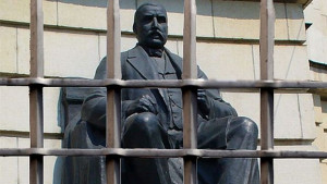 Пролетарии от вси страни управлявайте