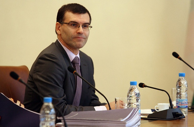 Дянков предлага с 1,8% по-висока вноска за пенсия и вдигане на стажа от 2013-а
