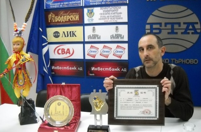 Куклен спектакъл на български език впечатли китайската публика