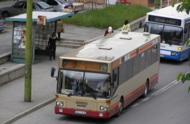 Концесията на автобусните спирки ще обсъждат общинските съветници