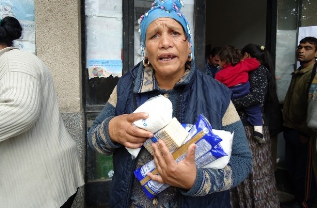 В Стралджа раздават хранителни продукти от ЕС