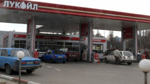Лукойл свали цените на течните горива пропанбутанът поскъпва