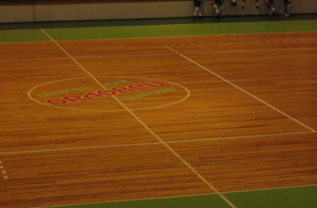 Откриха обновената зала за спортни игри Локомотив