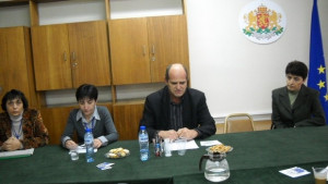 Само пенсионери роми и учители подавали приходи и разходи на
