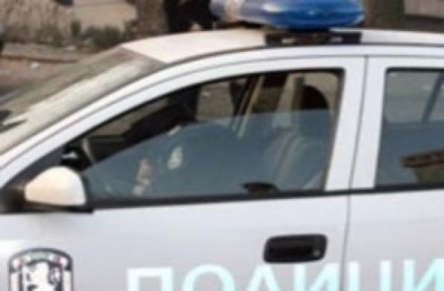 Обраха шофьор, докато сменя спукана гума
