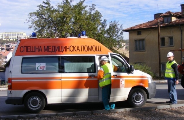 Дядо и дете пострадаха при две катастрофи