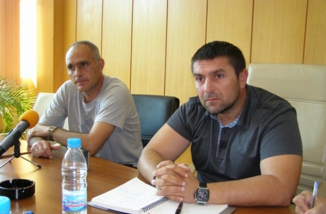 Пратиха Джайеоба при юношите на Етър- 24, Калоян Чакъров пое вратарите