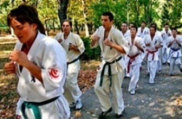 Спорим с руските каратеки за  медалите на Европейското