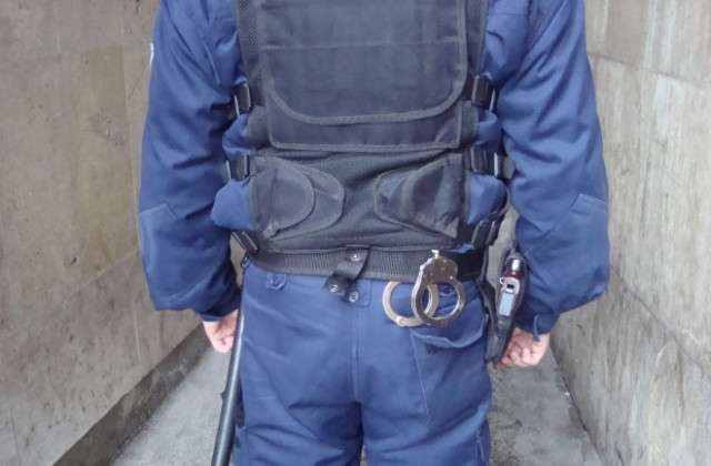 Задържан е извършител на грабеж от юни