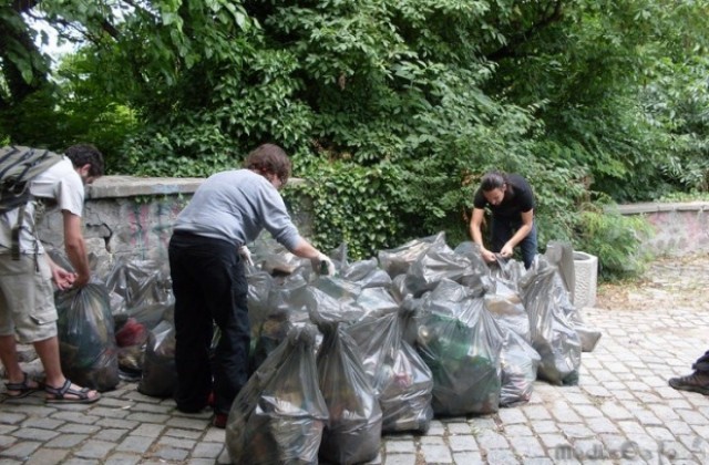 Екофестът Ние за Пловдив учи как се въртят пой и стаф