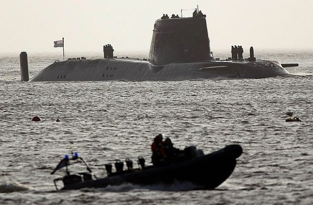 Британска ядрена подводница заседна край бреговете на Шотландия