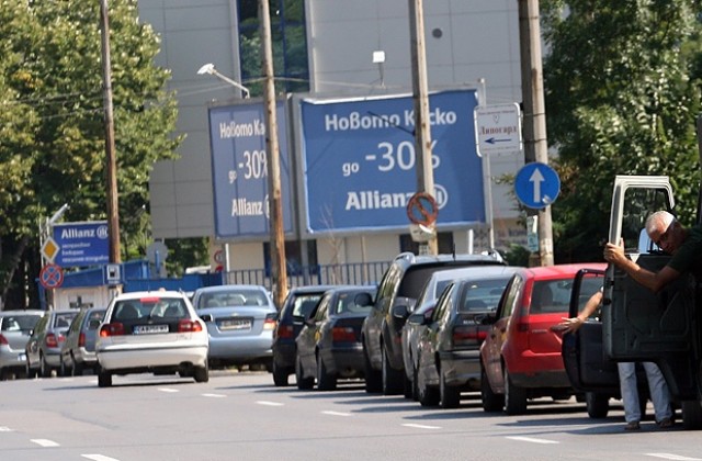 Задръстване на пътен възел Драгичево бави движението към Перник
