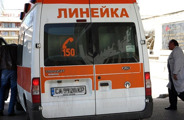 Жена е в критично състояние, след като беше блъсната от трамвай