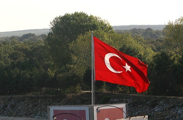 Пращат евроекипи за бърза намеса в Гърция по границата с Турция